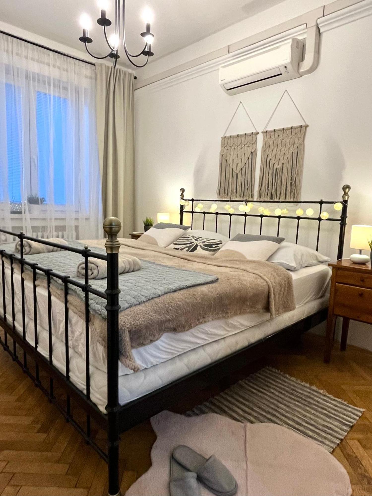 Audrey Hepburn Apartment Cathedral View Top Location Air Conditioned Apartment Bratislava