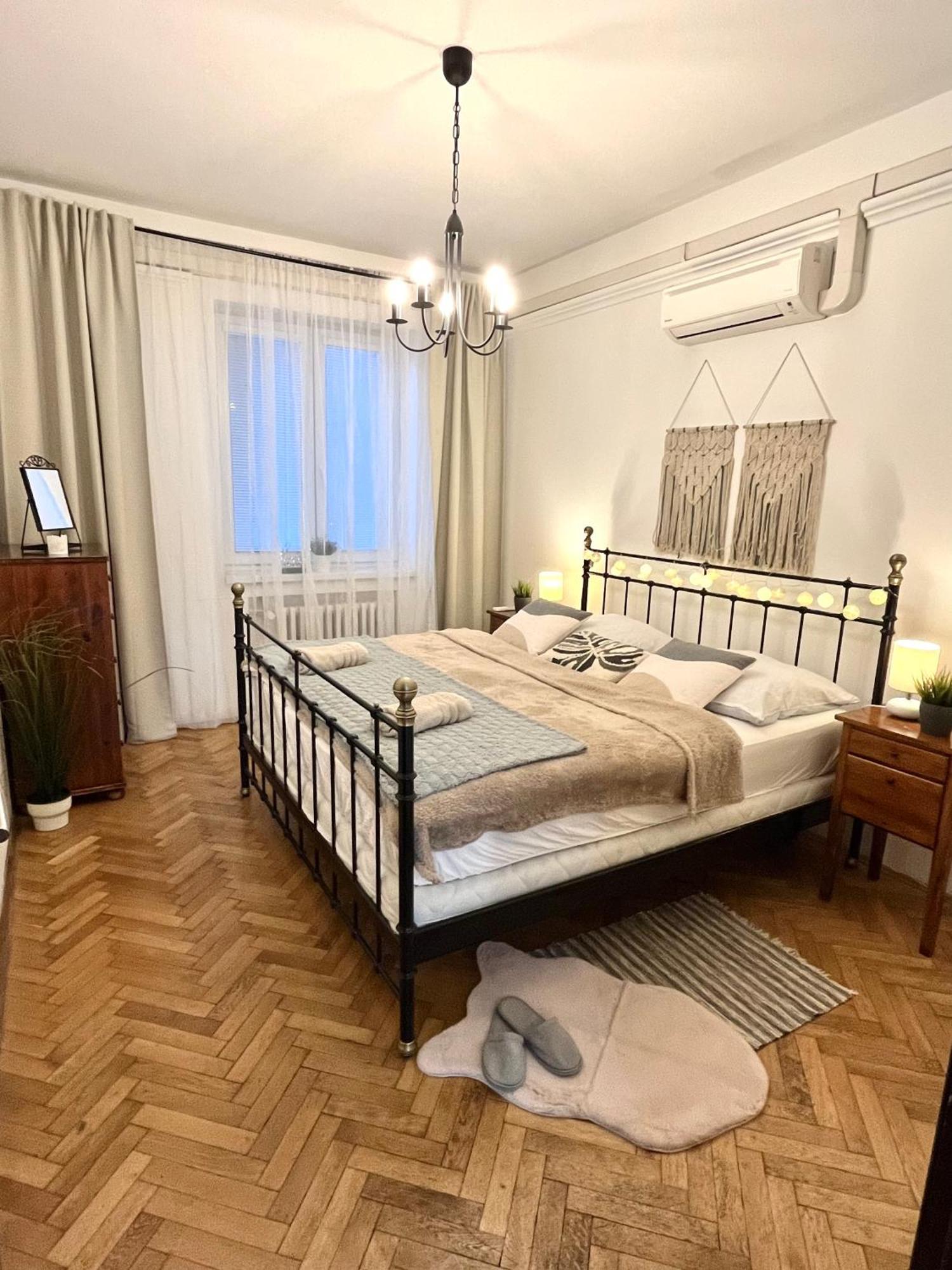 Audrey Hepburn Apartment Cathedral View Top Location Air Conditioned Apartment *