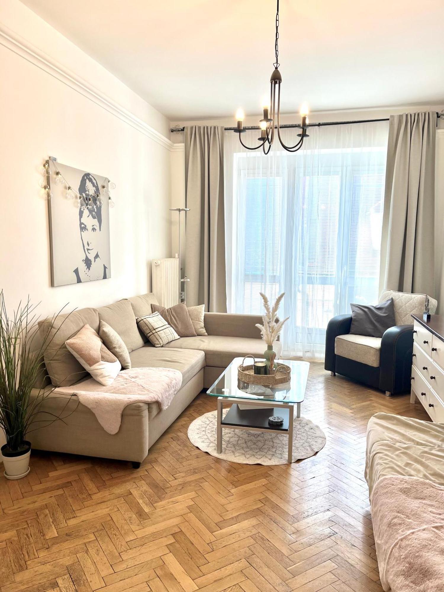 Audrey Hepburn Apartment Cathedral View Top Location Air Conditioned *